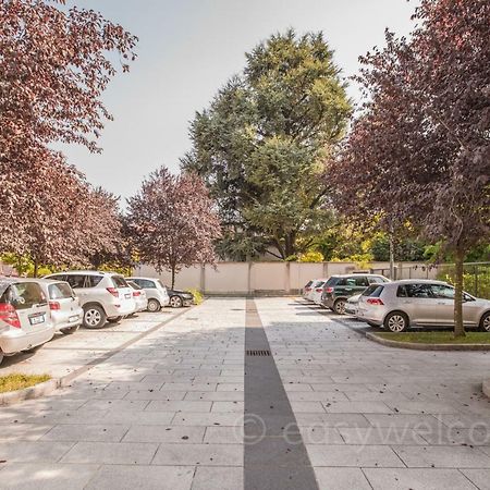 Easy Welcome Casa Rosada Apartment Nova Milanese Bagian luar foto