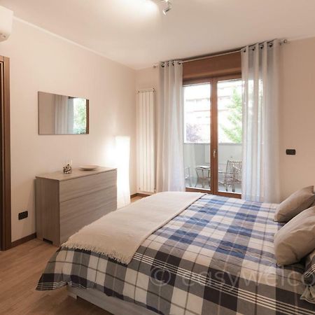 Easy Welcome Casa Rosada Apartment Nova Milanese Bagian luar foto