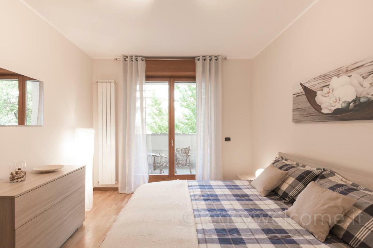 Easy Welcome Casa Rosada Apartment Nova Milanese Bagian luar foto
