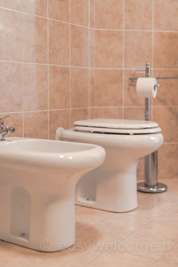 Easy Welcome Casa Rosada Apartment Nova Milanese Bagian luar foto