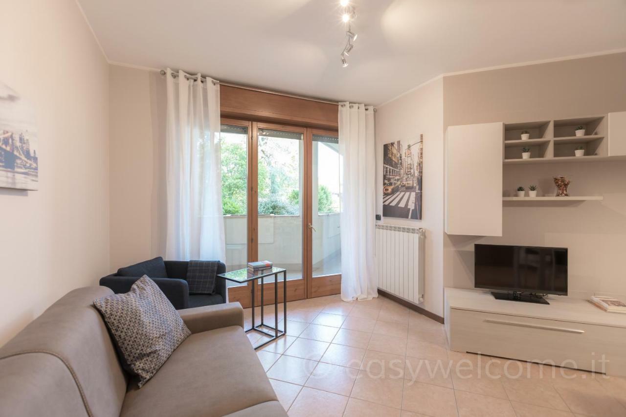 Easy Welcome Casa Rosada Apartment Nova Milanese Bagian luar foto