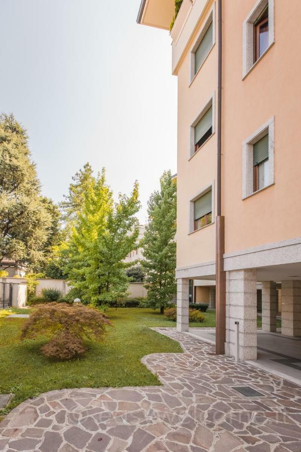 Easy Welcome Casa Rosada Apartment Nova Milanese Bagian luar foto