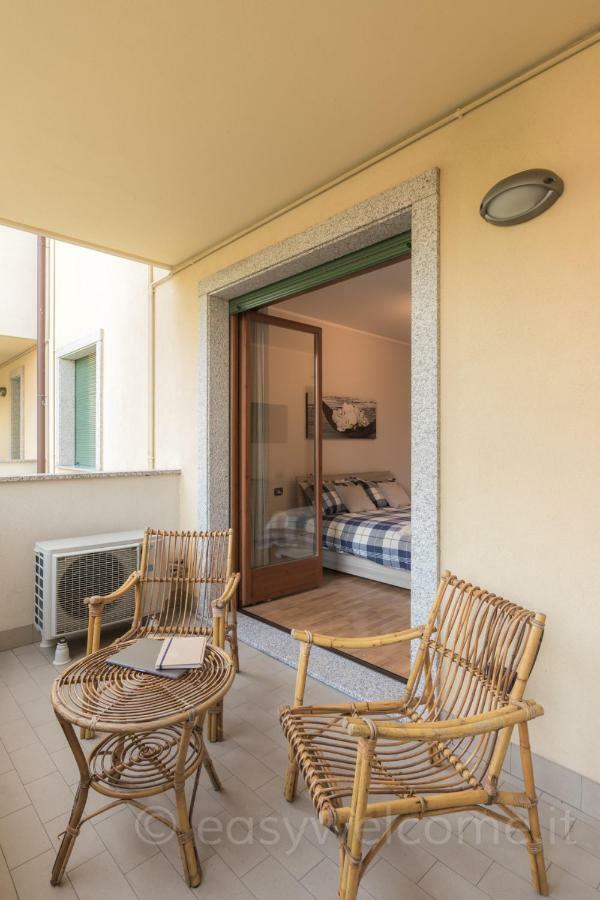Easy Welcome Casa Rosada Apartment Nova Milanese Bagian luar foto