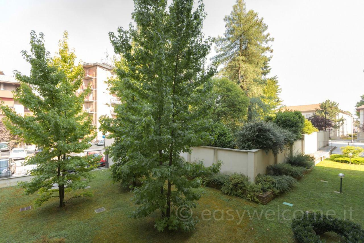 Easy Welcome Casa Rosada Apartment Nova Milanese Bagian luar foto