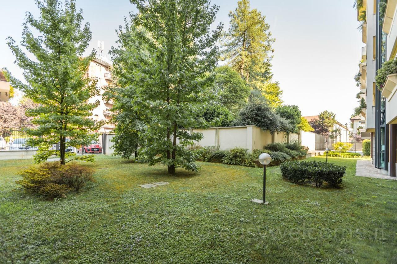 Easy Welcome Casa Rosada Apartment Nova Milanese Bagian luar foto