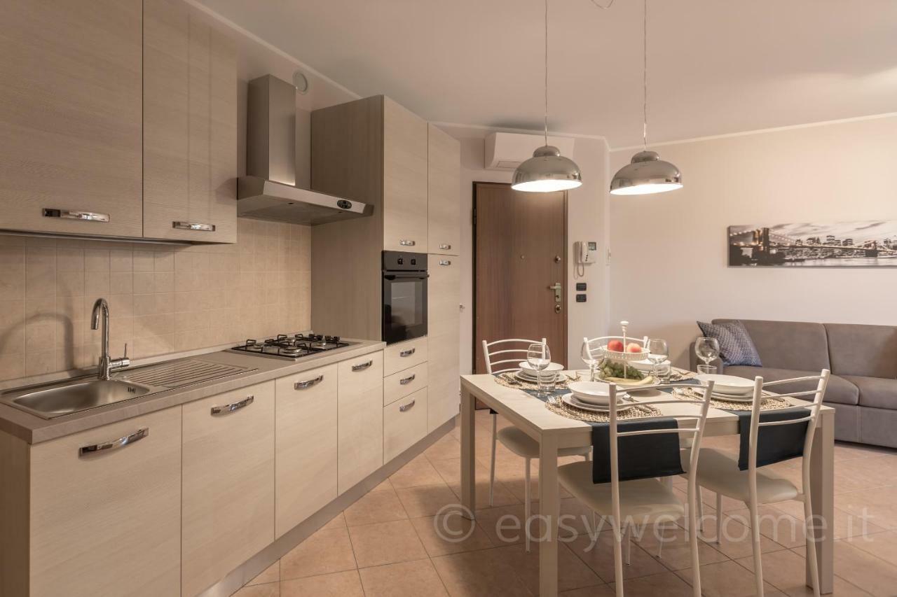 Easy Welcome Casa Rosada Apartment Nova Milanese Bagian luar foto